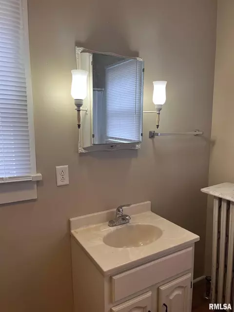 216 E 2nd St, Kewanee, IL 61443 photo 15