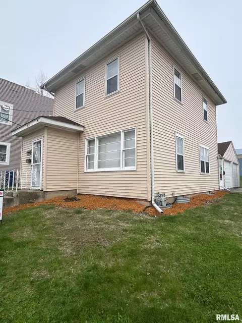 216 E 2nd St, Kewanee, IL 61443 photo 3