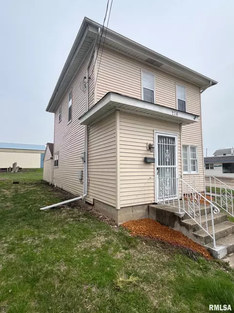216 E 2nd St, Kewanee, IL 61443 photo 4