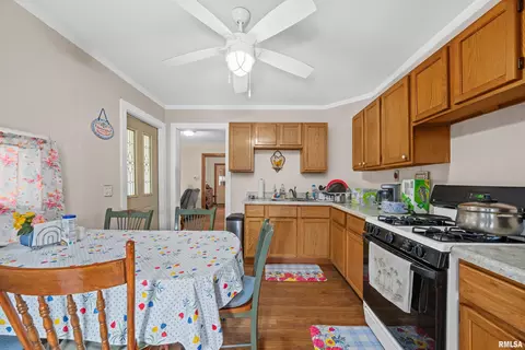 414 8th St, Moline, IL 61265 photo 6