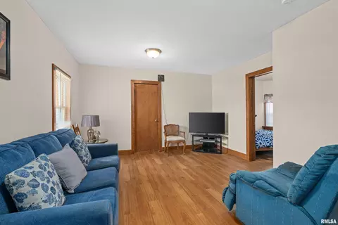 414 8th St, Moline, IL 61265 photo 3