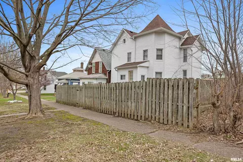414 8th St, Moline, IL 61265 photo 2