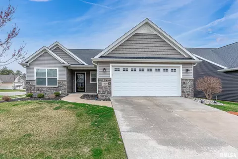 2520 Pheasant Creek Cir, Davenport, IA 52807