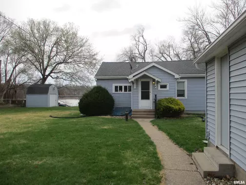 530 Island Ave, East Moline, IL 61244