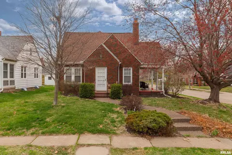 2933 26th Ave, Moline, IL 61265