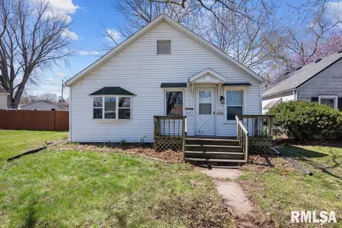 2435 33rd St, Moline, IL 61265