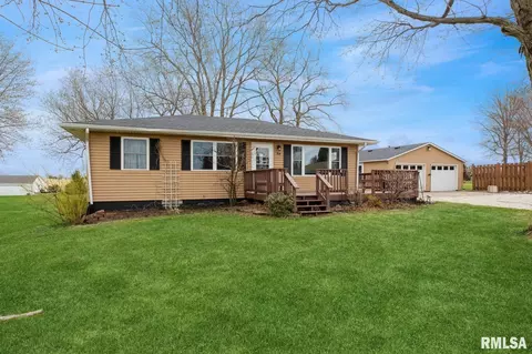 319 N 1st St, Long Grove, IA 52756