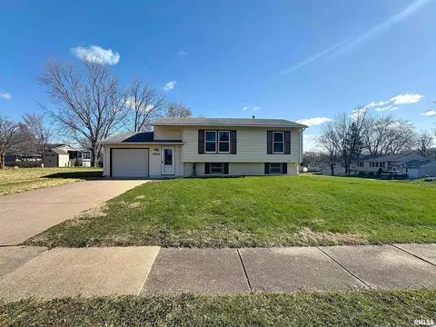 3106 Covington Dr, Davenport, IA 52806