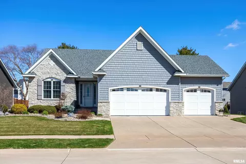 5106 N Richmond Cir, Bettendorf, IA 52722