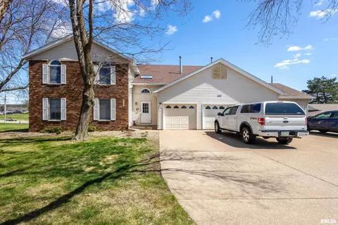 4185 Mallard Ct, Bettendorf, IA 52722