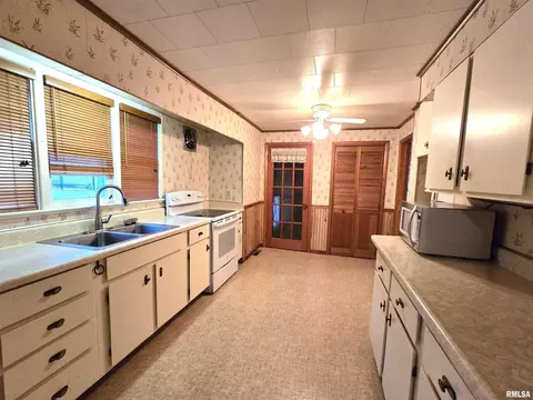 1220 9th Ave, Fulton, IL 61252 photo 4
