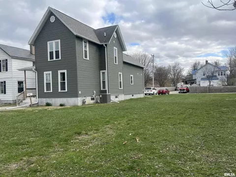 429 4th Ave S, Clinton, IA 52732