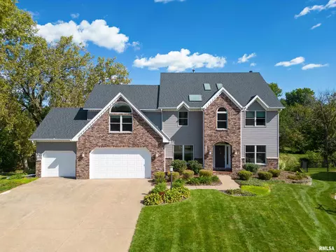2138 Wendy Ct, Bettendorf, IA 52722