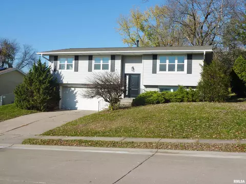 2510 W 44th St, Davenport, IA 52806