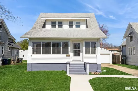 834 4th Ave S, Clinton, IA 52732