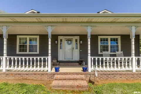 135 Doc Rd, Eldorado, IL 62930 photo 4