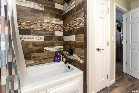 135 Doc Rd, Eldorado, IL 62930 photo 23