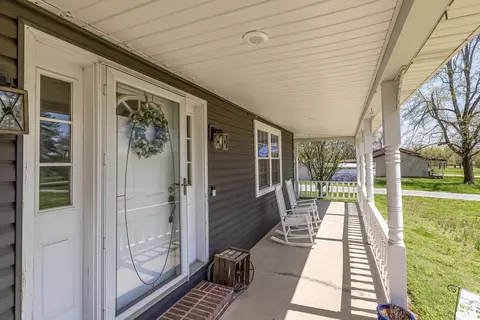 135 Doc Rd, Eldorado, IL 62930 photo 5