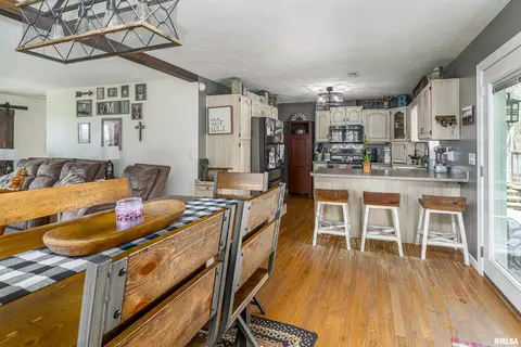135 Doc Rd, Eldorado, IL 62930 photo 8