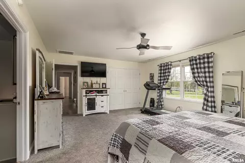 135 Doc Rd, Eldorado, IL 62930 photo 16