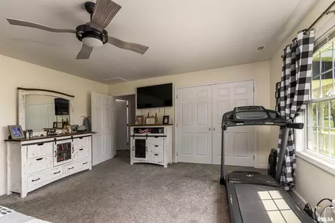 135 Doc Rd, Eldorado, IL 62930 photo 17