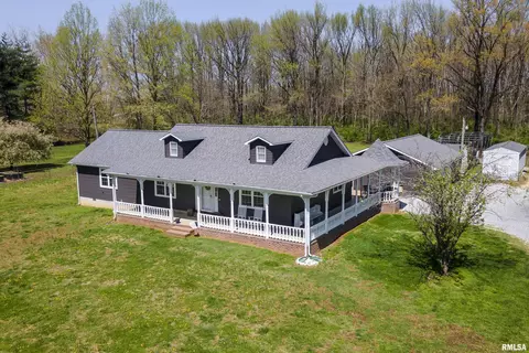 135 Doc Rd, Eldorado, IL 62930 photo 2