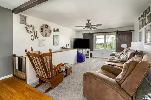 135 Doc Rd, Eldorado, IL 62930 photo 6