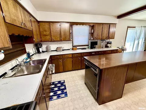 102 E 7th Ave, Colona, IL 61241 photo 10