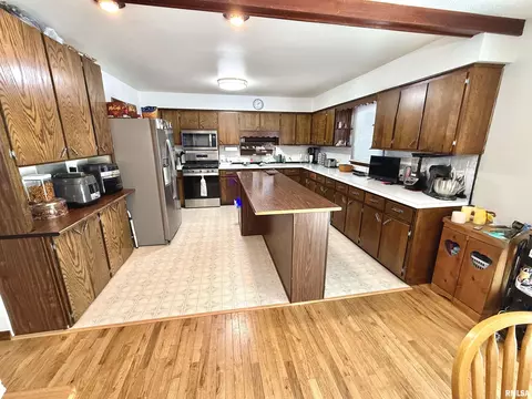 102 E 7th Ave, Colona, IL 61241 photo 9