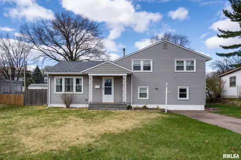 932 Jones St, Bettendorf, IA 52722