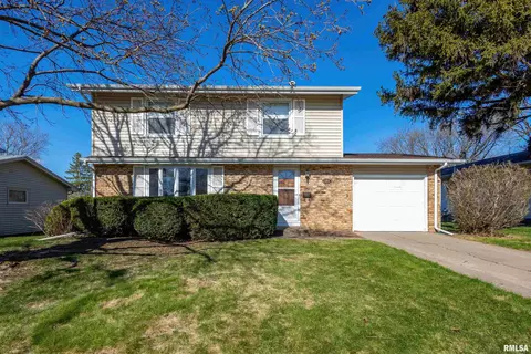 2904 Avalon Dr, Bettendorf, IA 52722