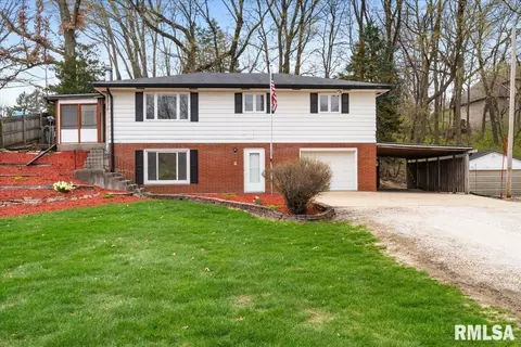 4690 Criswell St, Bettendorf, IA 52722