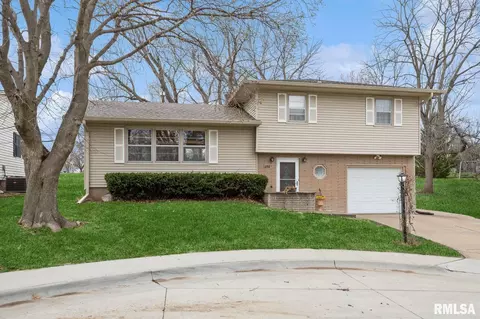 1608 Rockwood Ct, Clinton, IA 52732