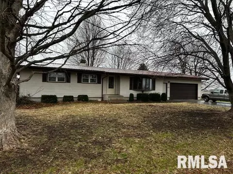 101 Hartman St, Reynolds, IL 61279