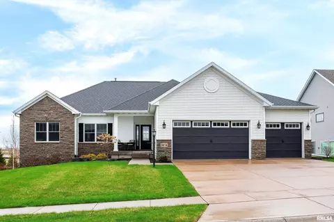 3474 Crow Lake Dr, Bettendorf, IA 52722