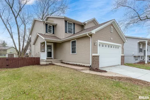 3233 Somerset Dr, Bettendorf, IA 52722