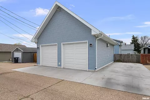 419 23rd Ave, Moline, IL 61265 photo 3
