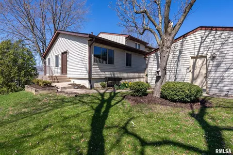 3302 Johnathan Ave, Bettendorf, IA 52722