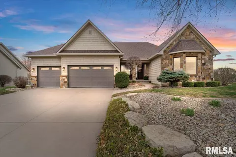 4954 Brookview Ct, Bettendorf, IA 52722