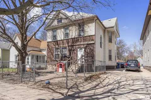 2320 Redwood Ave, Davenport, IA 52802
