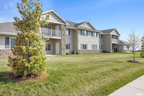 440 E Franklin St, Eldridge, IA 52748 photo 1