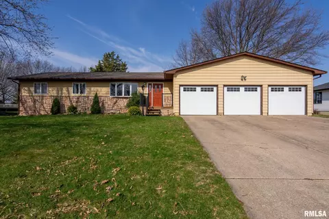 120 S 27th Ave, Eldridge, IA 52748