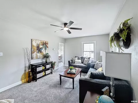 828 47th St, Moline, IL 61265 photo 5