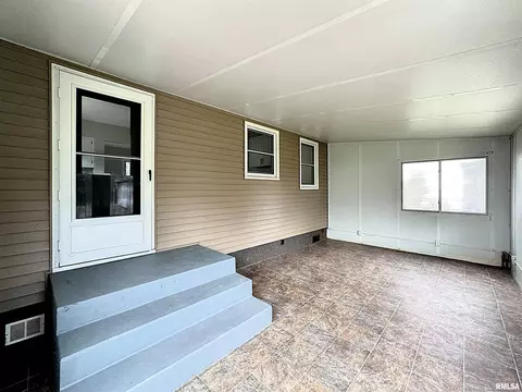 828 47th St, Moline, IL 61265 photo 28