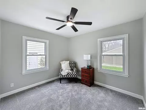 828 47th St, Moline, IL 61265 photo 17