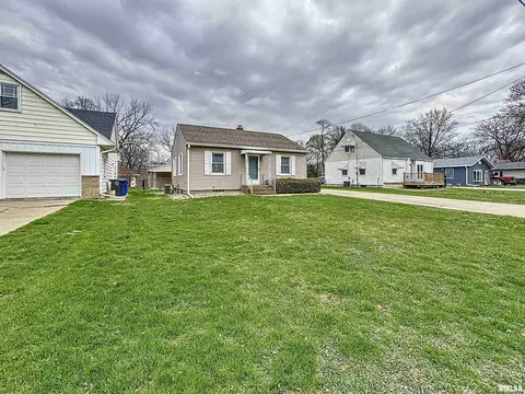 828 47th St, Moline, IL 61265 photo 3