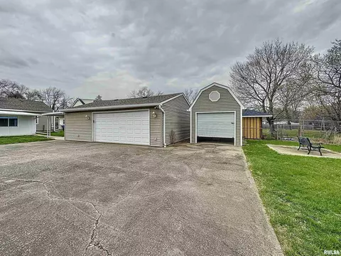 828 47th St, Moline, IL 61265 photo 37