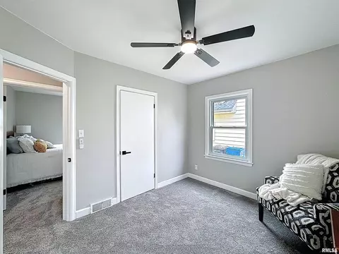 828 47th St, Moline, IL 61265 photo 18