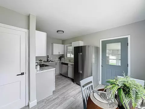 828 47th St, Moline, IL 61265 photo 8