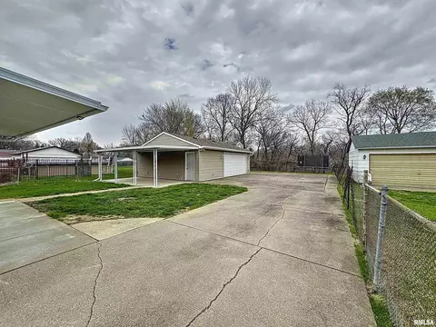 828 47th St, Moline, IL 61265 photo 32